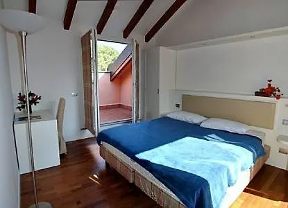 Sleeps 6 Pool Wifi Apartment Meina